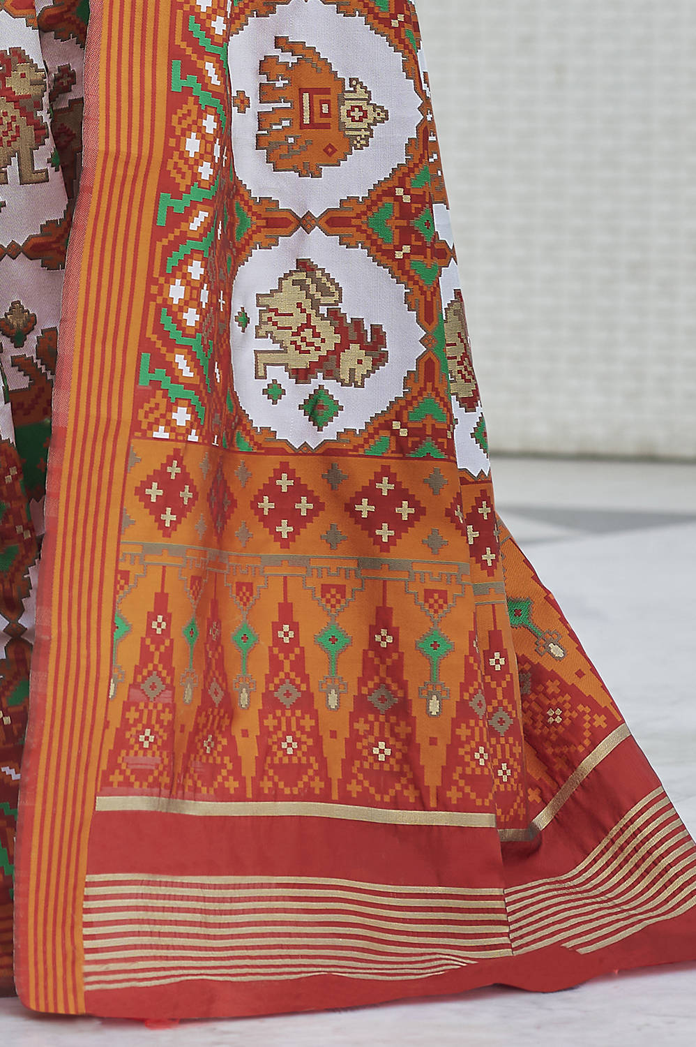 White Weaving Patola Silk Saree With Blouse